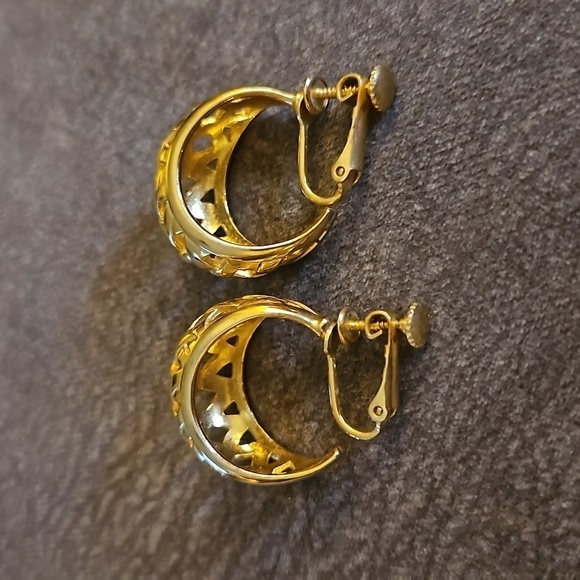 VTG NAPIER Goldtone Basketweave Chunky Hoop Clip-on Earrings - Picture 5 of 7